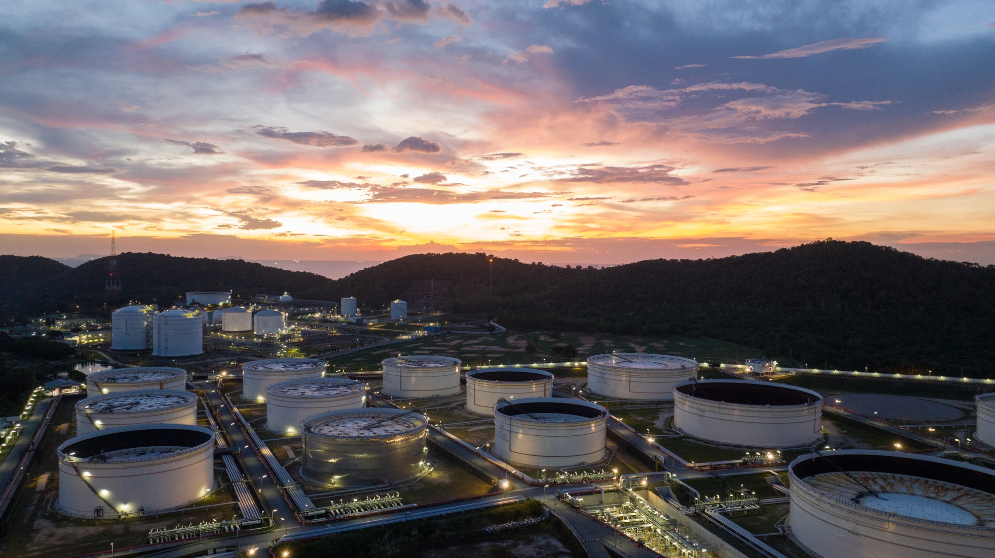 Oil Refinery Gas Chemical Equipment Prodiction import export Concept, Crude Oil